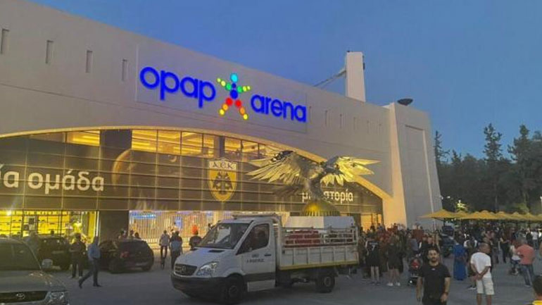 «Χαμός» από τον κόσμο της ΑΕΚ έξω από την OPAP Arena!