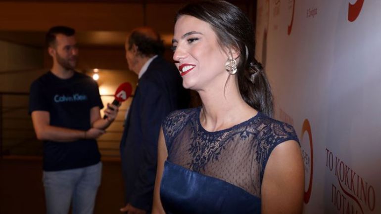 Aναστασία Παντούση: Το αριστοκρατικό φόρεμα στην παρουσίαση της σειράς «Κόκκινο Ποτάμι»