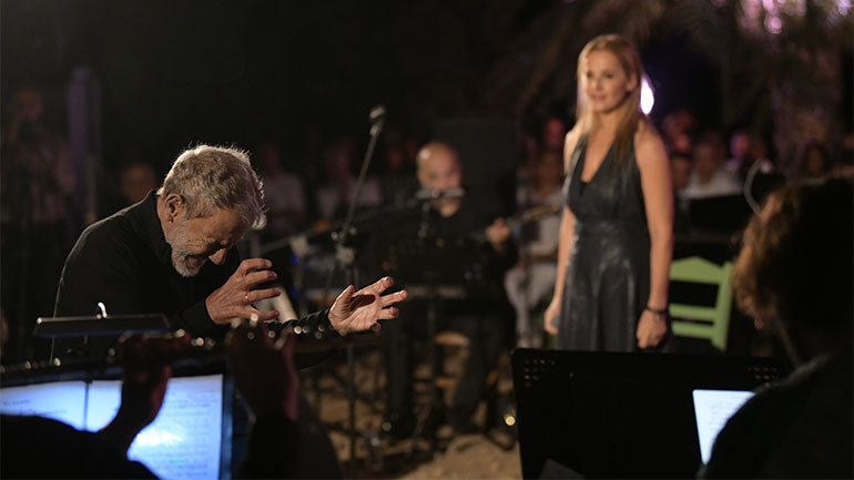 Μάγεψαν το κοινό  Σταύρος Ξαρχάκος και  Ηρώ Σαΐα στην ιστορική συναυλία στη Μονή Τοπλού