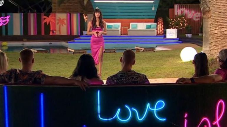 Love Island: Τα πέντε πρώτα ζευγάρια του ριάλιτι γνωριμιών