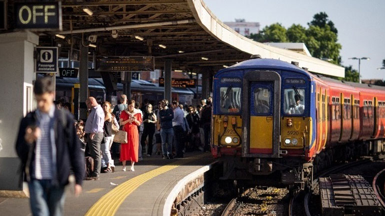Βρετανία: Παραλύει σήμερα το σιδηροδρομικό δίκτυο λόγω 24ωρης απεργίας
