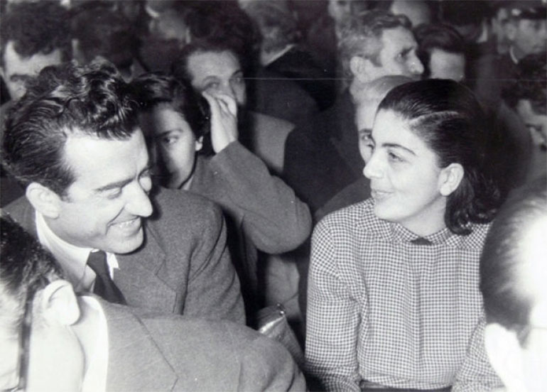 Η Μαρία Φωκά με τον Νίκο Μπελογιάννη, κατά τη διάρκεια της δίκης
