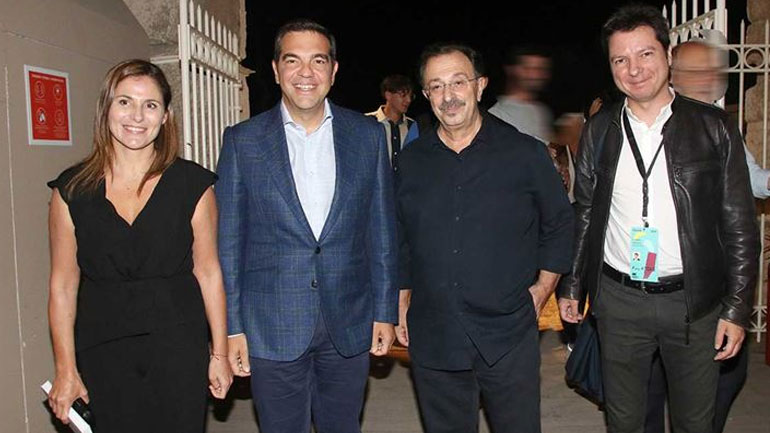 Στο Ηρώδειο ο Αλέξης Τσίπρας και η Μπέττυ Μπαζιάνα για την «Ιφιγένεια εν Αυλίδι»