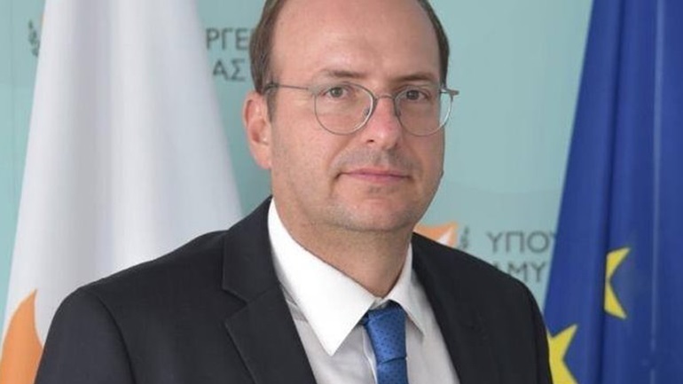 Ευχαριστίες του Κύπριου υπ. Άμυνας Χ. Πετρίδη προς τον Γερουσιαστή Μενέντεζ