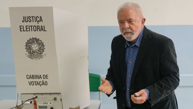 Βραζιλία: Τα πρώτα αποτελέσματα δίνουν 51% για τον Λούλα
