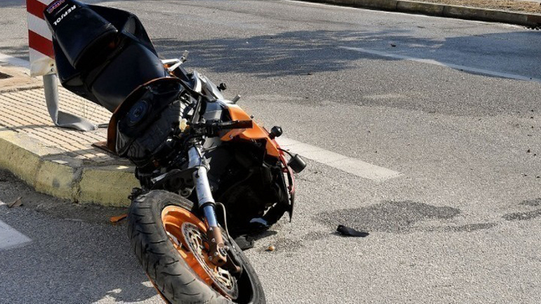 Οδηγός μοτοσικλέτας έχασε τη ζωή του σε τροχαίο