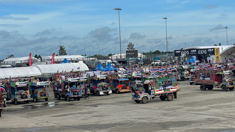 Τα γιγάντια “Tuk Tuk” της Ταϊλάνδης
