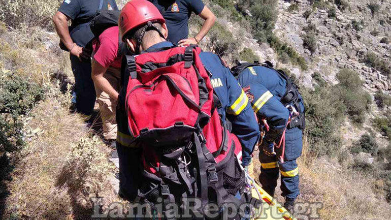 Κάρυστος: Βίντεο από τη διάσωση μεταναστών σε απόκρημνα βράχια