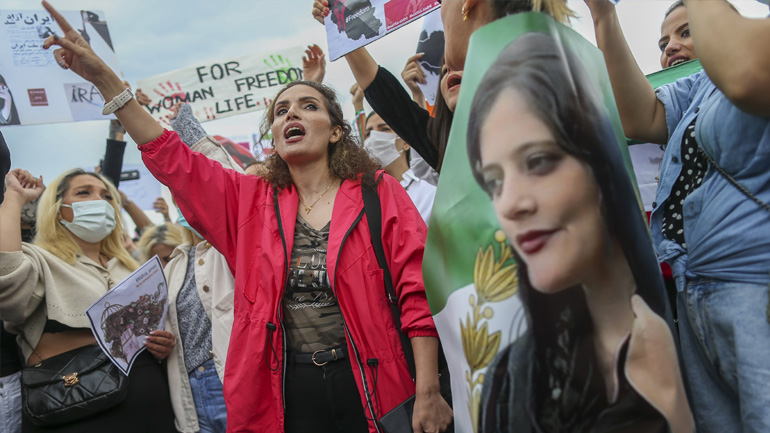 «Κανείς δεν δίνει απάντηση για τον θάνατο της κόρης μου» είπε ο πατέρας της Μαχσά Αμινί