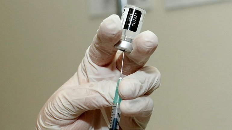 Ξεκινούν οι πρώτοι εμβολιασμοί με τα επικαιροποιημένα εμβόλια