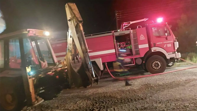 Ολονύχτια μάχη με τη φωτιά σε αποθήκη στο Ηράκλειο