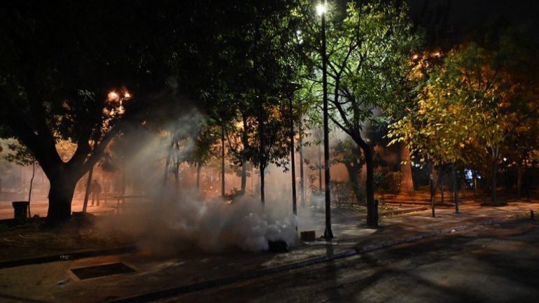 Μικροεπεισόδια στα Εξάρχεια με πετροπόλεμο και χημικά