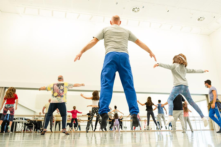 «Μπαμπά, χορεύουμε;» - Φωτογραφία: Γιάννης Καμπάνης