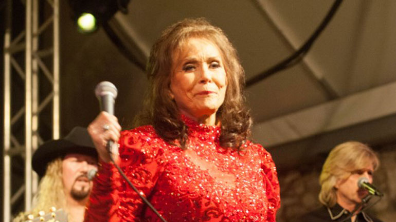 ΗΠΑ: Η Λορέτα Λιν, θρύλος της αμερικανικής κάντρι μουσικής, έφυγε από τη ζωή σε ηλικία 90 ετών