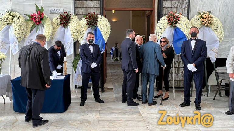 Το «ύστατο χαίρε» στον Ζάχο Χατζηφωτίου στο Α’ Νεκροταφείο Αθηνών