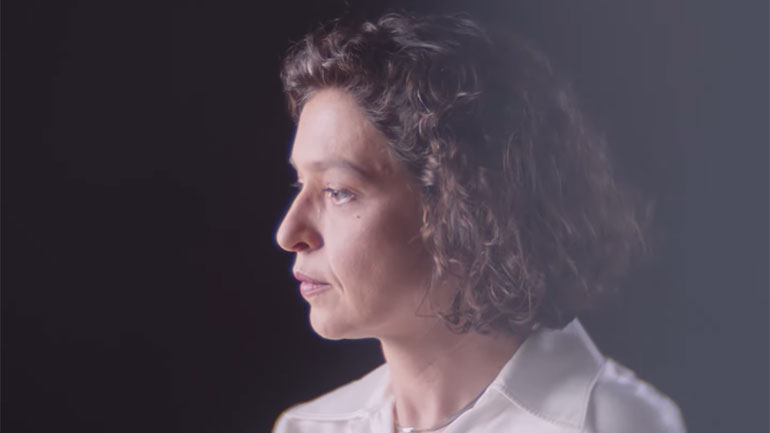 Ο Απόστολος Κίτσος τραγουδά το «Barbara» του Jacques Prévert