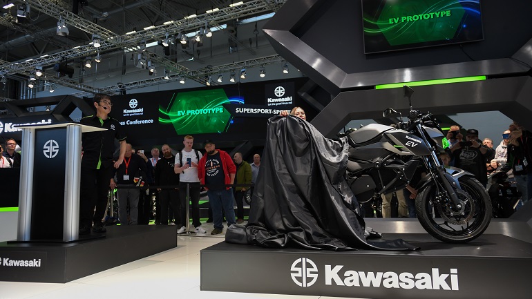 Η Kawasaki αποκάλυψε στην Intermot το ηλεκτρικό πρωτότυπο EV