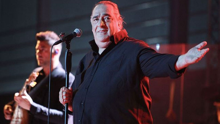 Βασίλης Καρράς: Στην πρεμιέρα του J2US