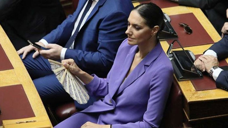 Νόνη Δούνια: Η πρώτη ανάρτηση μετά την λιποθυμία στη Βουλή – «Ίσως υπερέβαλα»