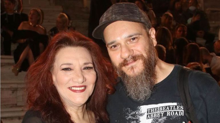 Ελένη Βιτάλη: Σε σπάνια έξοδο με τον γιο της Νίκο Ξύδη στο Ηρώδειο