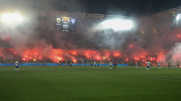 Πρόστιμο 33.000 ευρώ στην ΑΕΚ για όσα συνέβησαν στο ιστορικό ματς με τον Ιωνικό Πρόστιμο 33.000 ευρώ στην ΑΕΚ για όσα συνέβησαν στο ιστορικό ματς με τον Ιωνικό