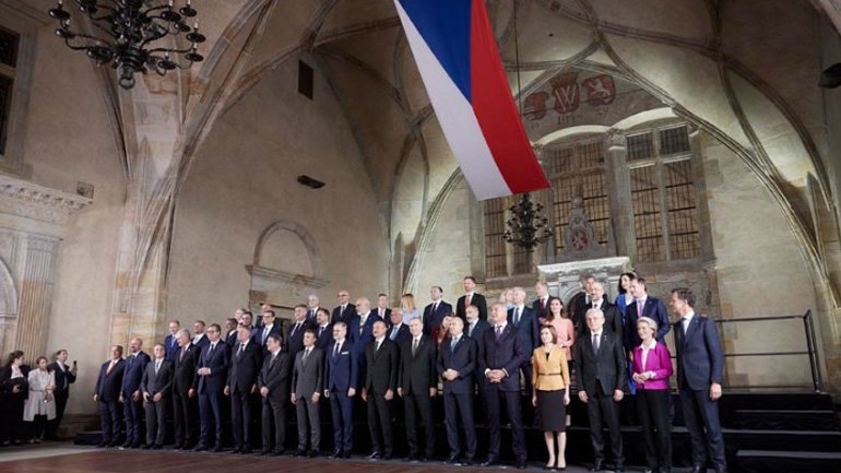 Πράγα: Σε άτυπες συνομιλίες οι 27 για το πλαφόν στο φυσικό αέριο