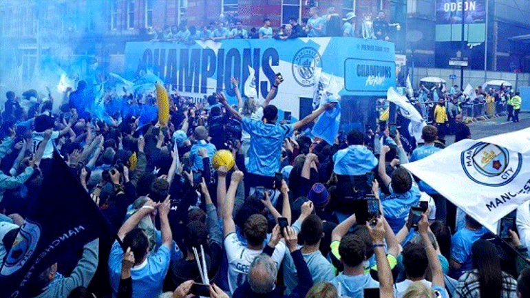 Πρόστιμο 295.000 ευρώ στη Μάντσεστερ Σίτι για την είσοδο των οπαδών της στο γήπεδο μετά τον τίτλο