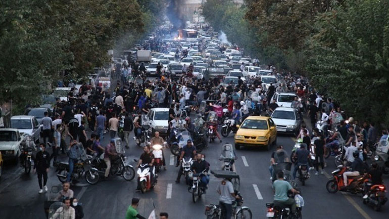 Το Παρίσι καλεί τους Γάλλους που βρίσκονται στο Ιράν να φύγουν αμέσως από τη χώρα