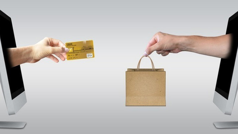 Μοιρασμένη η εμπορική κίνηση σε e-shop και φυσικά καταστήματα μετά την πανδημία