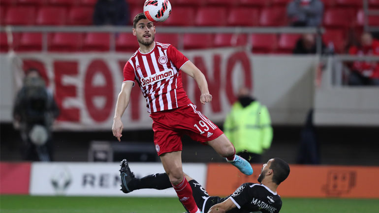 Τριάδα με δύο αμφίσκορα και τα… κόρνερ του Ολυμπιακού!