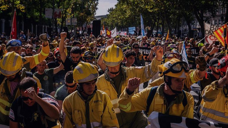 Ισπανία: Διαδήλωση δασοπυροσβεστών στη Μαδρίτη για βελτιωμένα εργασιακά δικαιώματα