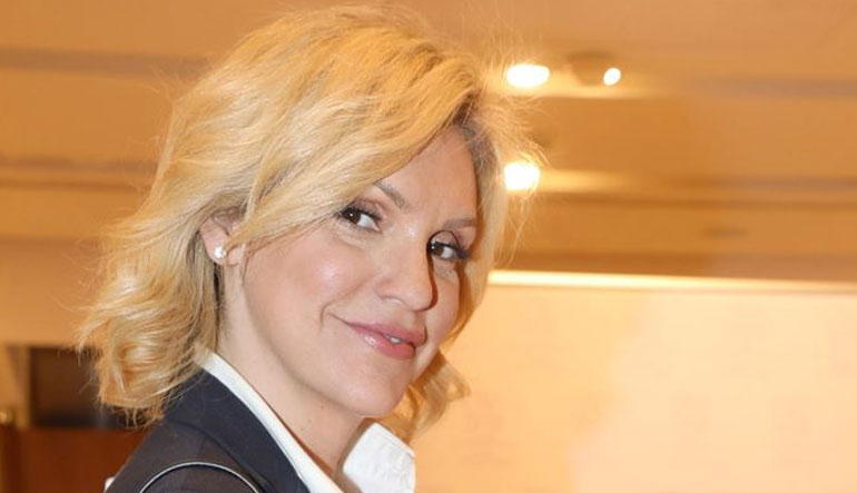 Σάσα Σταμάτη: Αποκαλύπτει για τον πατέρα της: «Τον είχαμε δει πάνω στις γραμμές του τρένου να έχει παρκάρει και να κοιμάται…»