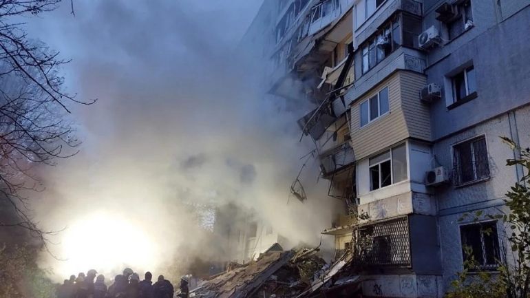 Πόλεμος στην Ουκρανία: Βομβαρδισμός σε πολυκατοικία στη Ζαπορίζια – Αναφορές για θύματα Πόλεμος στην Ουκρανία: Βομβαρδισμός σε πολυκατοικία στη Ζαπορίζια – Αναφορές για θύματα