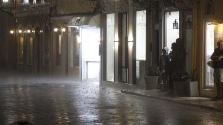 Πλημμυρικά φαινόμενα στην Κέρκυρα λόγω έντονης βροχόπτωσης