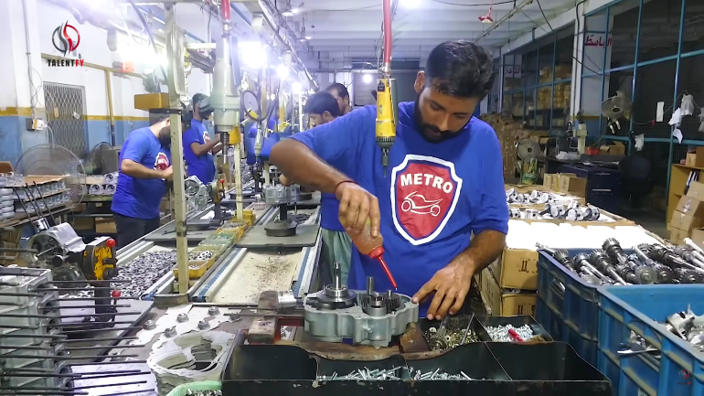 Συναρμολόγηση κινητήρα σε λιγότερο από 8 λεπτά!