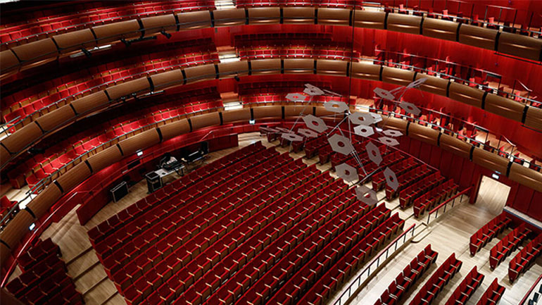 Εθνική Λυρική Σκηνή: Ξεκινούν οι ακροάσεις διεμφυλικών γυναικών για τη «Στρέλλα»