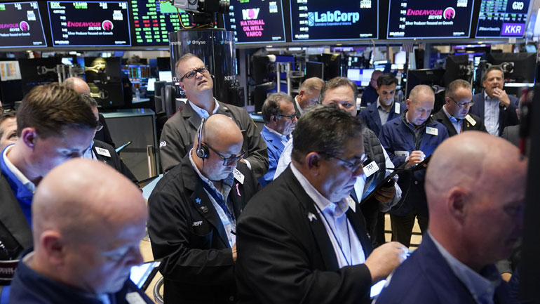 Κλείσιμο με μικρή πτώση στη Wall Street