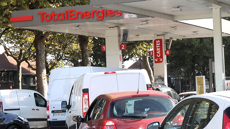 Μαύρη αγορά καυσίμων στη Γαλλία – Έως 3,5 ευρώ το λίτρο της βενζίνης