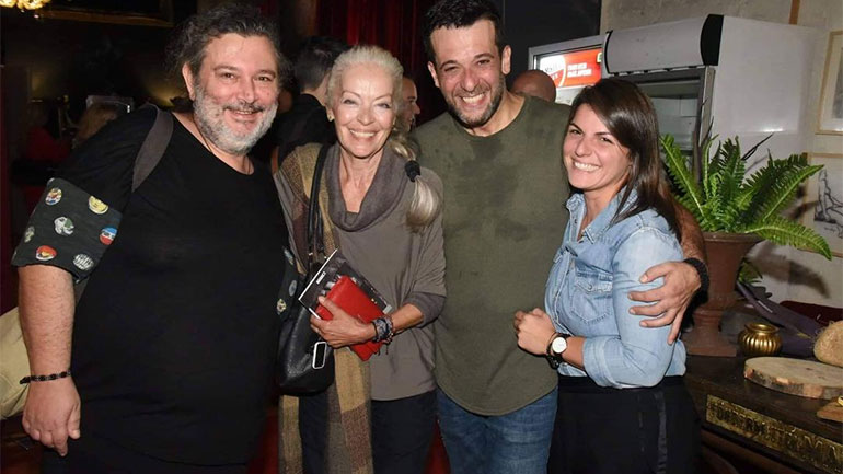 Πρεμιέρα με λαμπερούς καλεσμένους για τον «Κοιμώμενο Χαλεπά» στο θέατρο Αλκμήνη