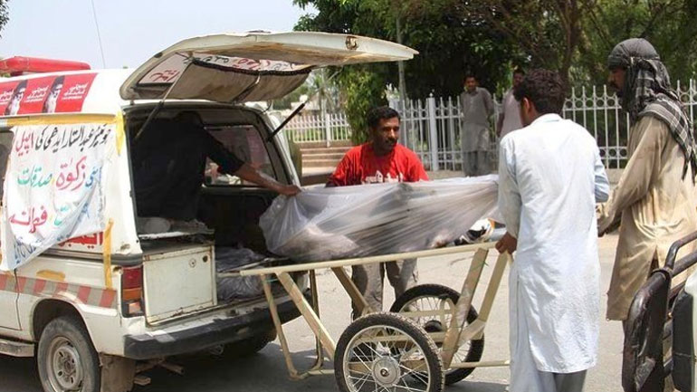 Πακιστάν: Τουλάχιστον 17 νεκροί από φωτιά σε λεωφορείο