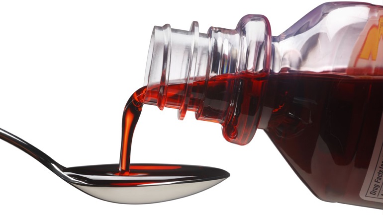 Ινδία: Έλεγχοι σε όλα τα φαρμακευτικά σιρόπια, μετά τους θανάτους δεκάδων παιδιών στη Γκάμπια