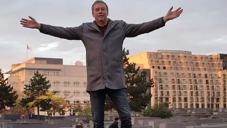 Γερμανία: Παραιτήθηκε στέλεχος του AfD μετά τον σάλο με τη φωτογραφία πάνω στο Μνημείο του Ολοκαυτώματος