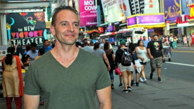 Gene Gillette: Ο εξαιρετικός ηθοποιός του Broadway έρχεται από τη Νέα Υόρκη στο Υπόγειο του Θεάτρου Τέχνης