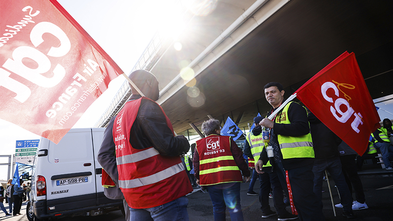 Γαλλία: Η κυβέρνηση καλεί την TotalEnergies να αυξήσει μισθούς – Πληθαίνουν οι φωνές για γενική απεργία