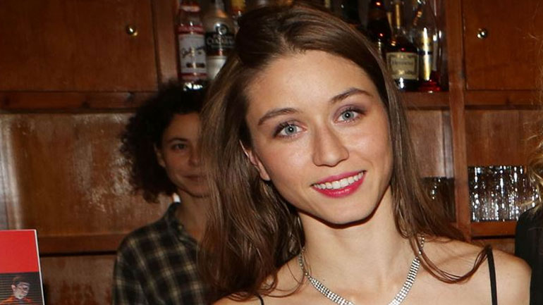 Ευθαλία Παπακώστα: H ηθοποιός από το «Μαύρο Ρόδο» συγκινεί – «Έχασα και τους δύο μου γονείς…»