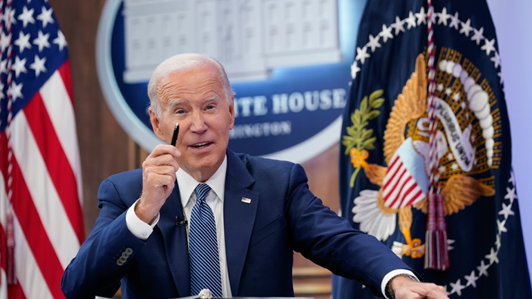 Μπάιντεν: Ζήτησε εκ νέου να απαγορευτούν τα επιθετικά όπλα, μετά την πολύνεκρη επίθεση στη Β. Καρολίνα