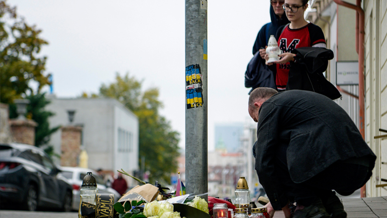Σλοβακία: Ως τρομοκρατική ενέργεια θα αντιμετωπιστεί η δολοφονία δύο ανδρών έξω από γκέι μπαρ της Μπρατισλάβας