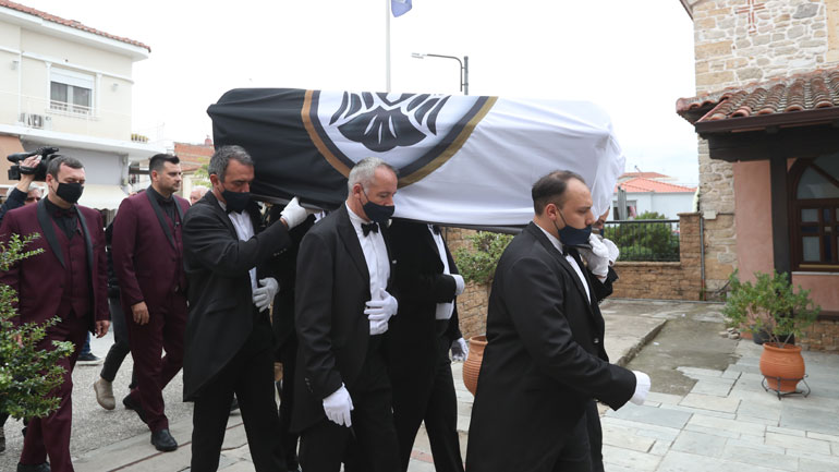 ΠΑΟΚ: Σε κλίμα συγκίνησης η κηδεία του Σταύρου Σαράφη – Θα κατασκευαστεί γυμναστήριο που θα φέρει το όνομά του