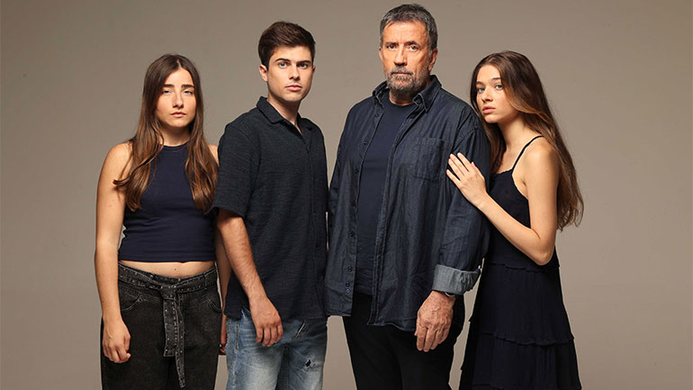 Κάνε ότι κοιμάσαι: Ο Βανδώρος χτυπάει τη Σοφία και ο Στάθης πέφτει θύμα ξυλοδαρμού