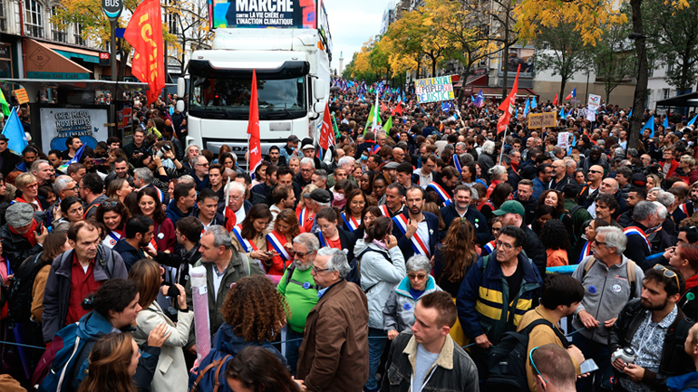 Πορεία διαμαρτυρίας στο Παρίσι – Οι ελλείψεις καυσίμων πυροδοτούν τη λαϊκή οργή για την άνοδο του πληθωρισμού